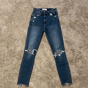 Abercrombie & Fitch Destroyed Skinny Jeans- 25/0